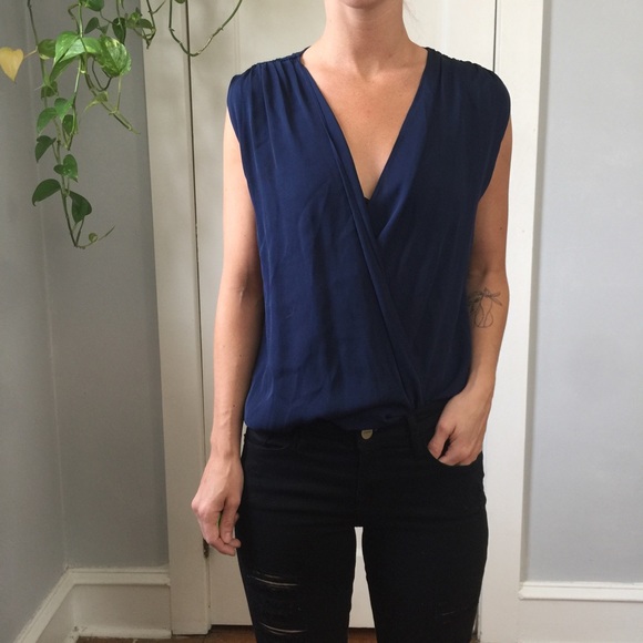 Alice + Olivia Navy Silk Draped Sleeveless Blouse - Picture 7 of 8